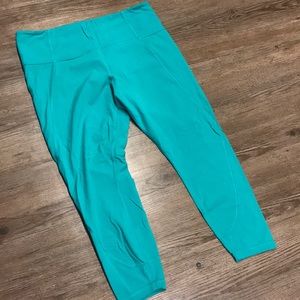 gently used Athleta Salutation 7/8 tight